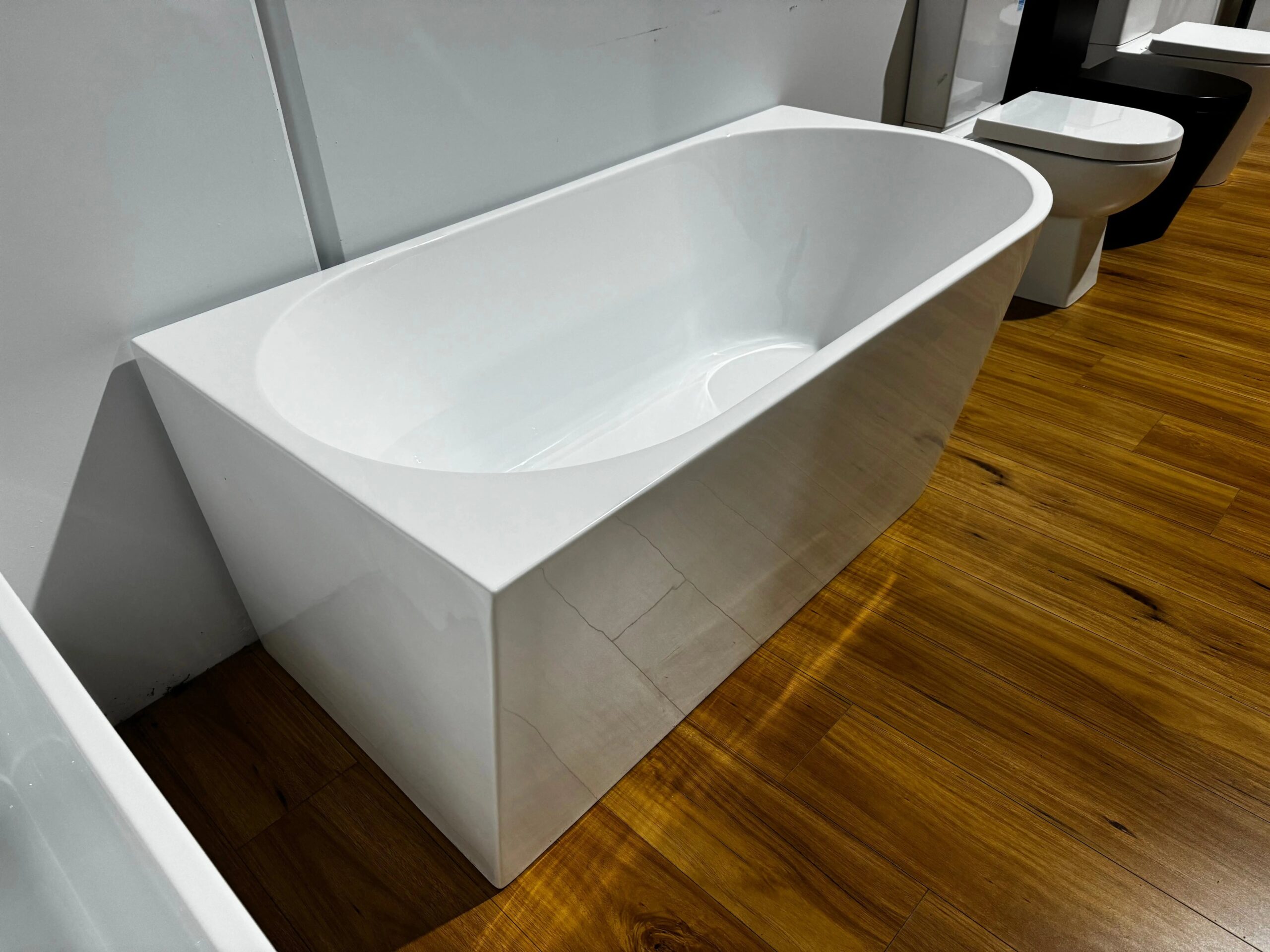 Milan Right Corner Bathtub Milan Right Corner Bathtub -HERA Bathware Sales Milan Right Corner Bathtub Best Bm 44058062 scaled