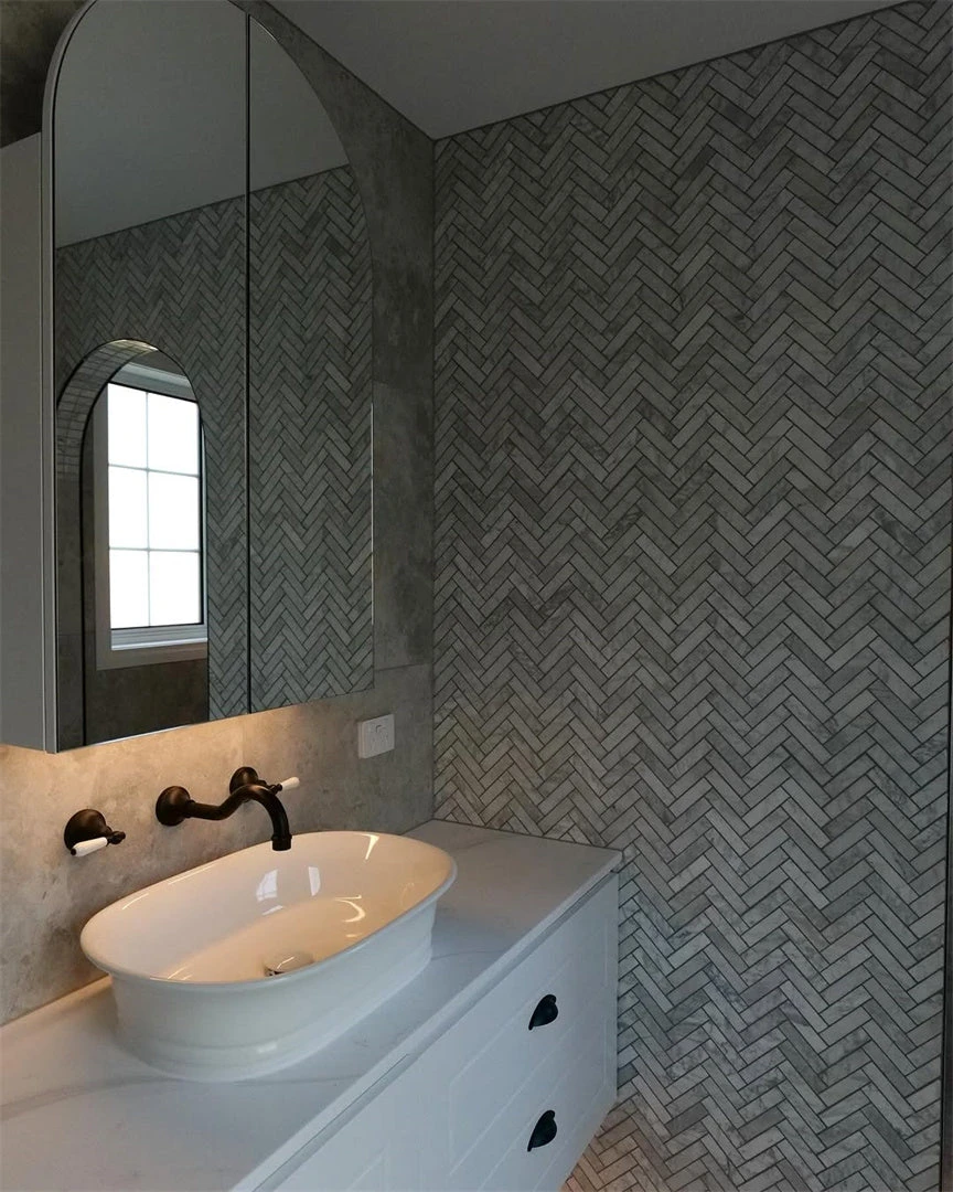 York Wall Basin Set York Wall Basin Set -HERA Bathware Sales NR692107A01MB lifestyle image