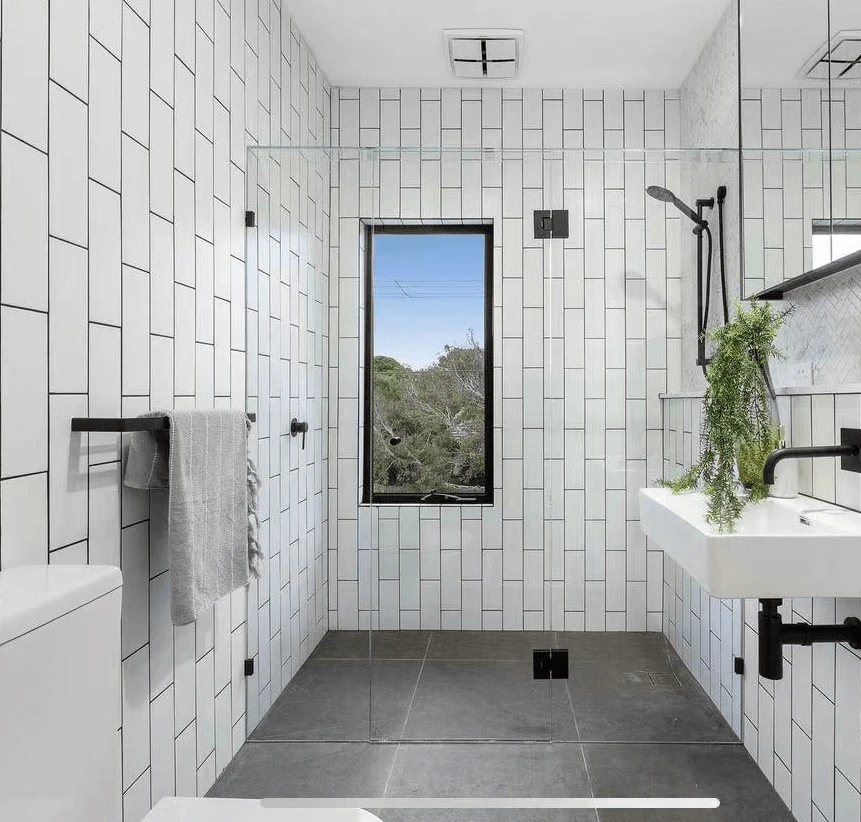 Gem Series (B) Fully Frameless Shower Screen (Door in Middle) Front Glass Gem Series (B) Fully Frameless Shower Screen (Door In Middle) Front Glass -HERA Bathware Sales gem series b fully frameless shower screen door in middle front glasschrome915 1200mmshower screenconvex 252580