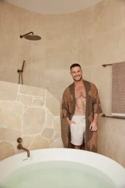 Meir Universal Round Curved Spout 200mm -HERA Bathware Sales meir universal round curved spout 200mmchromebasin spoutmeir 895959