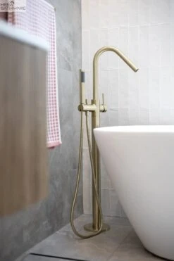 Round Freestanding Bath Spout And Hand Shower 6 Round Freestanding Bath Spout And Hand Shower -HERA Bathware Sales round freestanding bath spout and hand showerchromefreestanding bath mixermeir 154593