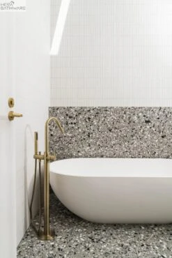 Round Freestanding Bath Spout And Hand Shower 4 Round Freestanding Bath Spout And Hand Shower -HERA Bathware Sales round freestanding bath spout and hand showerchromefreestanding bath mixermeir 578638